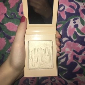 Kylie cosmetics highlighter